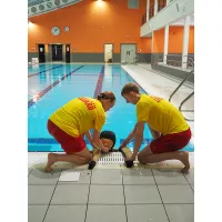 Mannequin de sauvetage en piscine